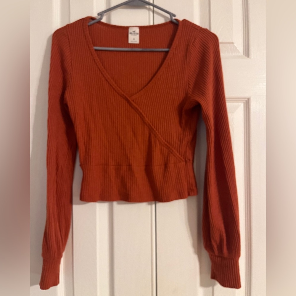 Hollister vneck shirt medium burnt orange/rust color